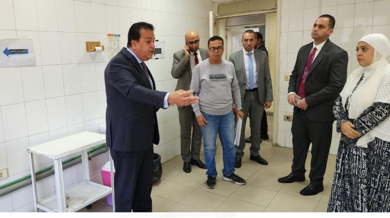 جانب من جولة الدكتور خالد عبد الغفار