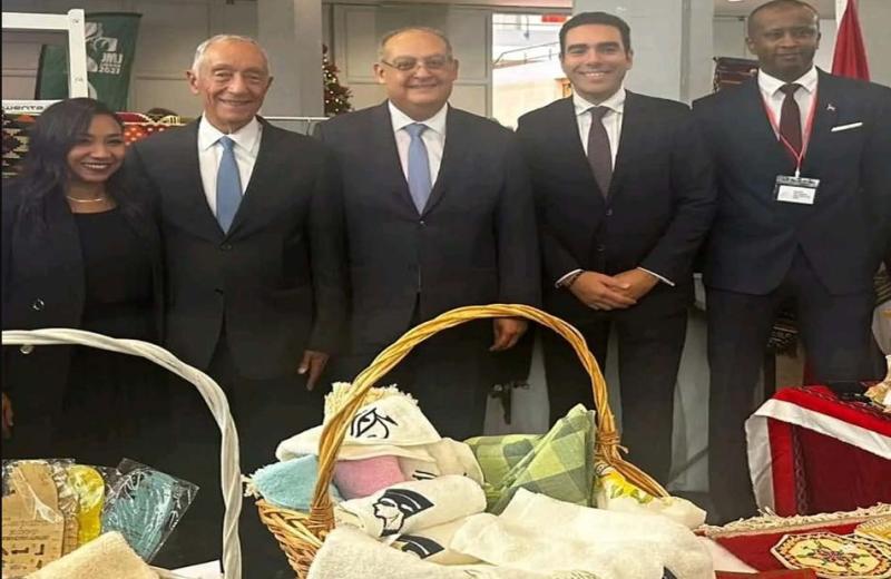 الرئيس البرتغالي يزور الجناح المصري 