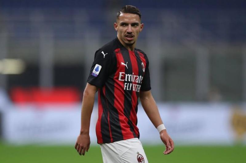 اسماعيل بن ناصر لاعب ميلان الايطالي