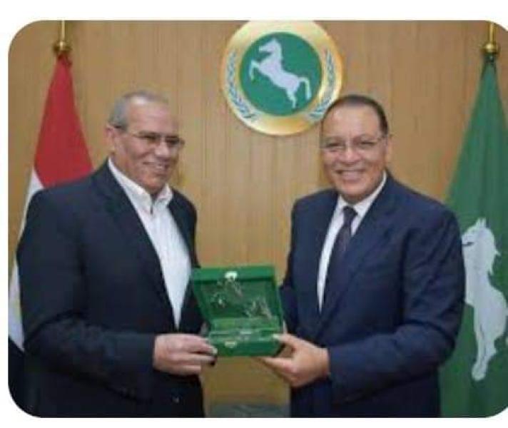 الكاتب الصحفى محمد يعقوب يهنئ مراد رأفت باستمرارة مدير عام مكتب محافظ الشرقية