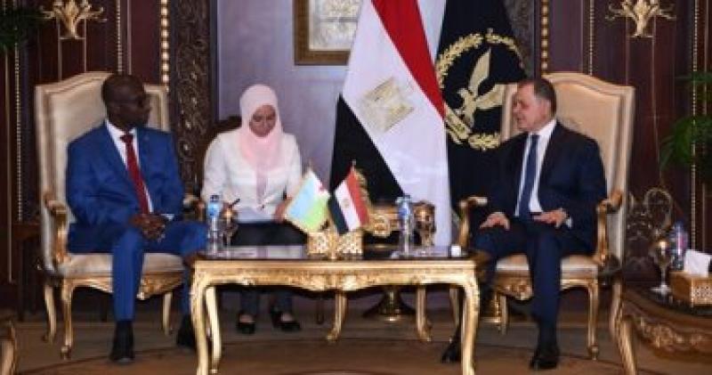 اللواء محمود توفيق يستقبل وزير الداخلية بجمهورية جيبوتى