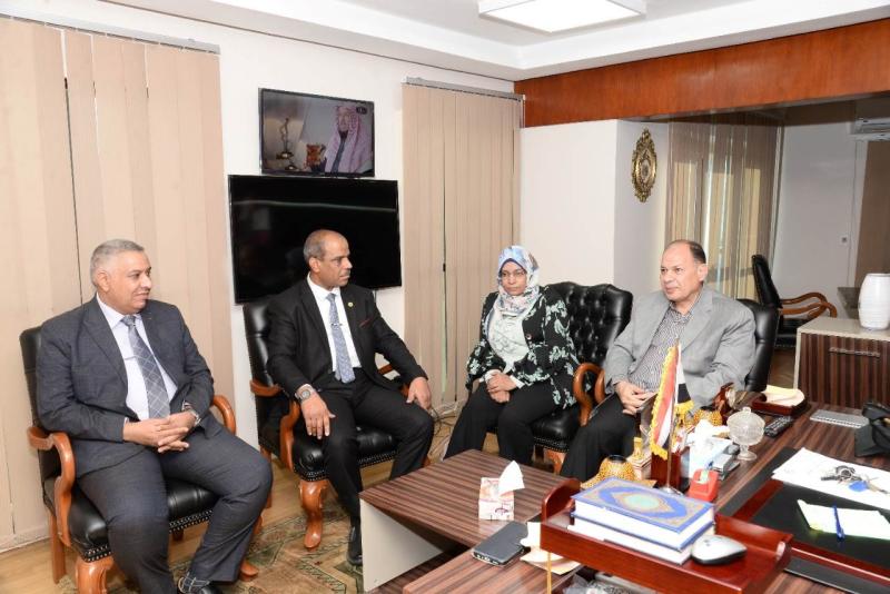 محافظ أسيوط يتفقد أعمال تطوير ورفع كفاءة مبنى المديرية المالية بالمحافظة تمهيدًا للافتتاح الرسمي  