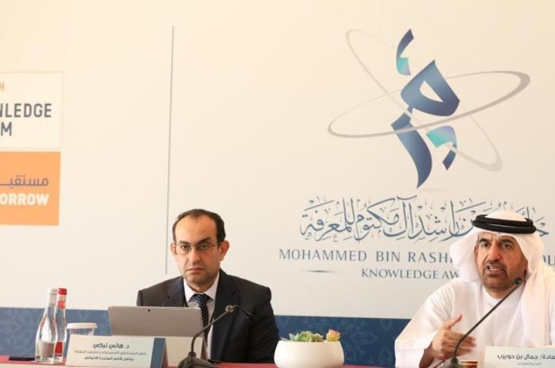 جمال بن حويرب أثناء الموتمر الصحفي