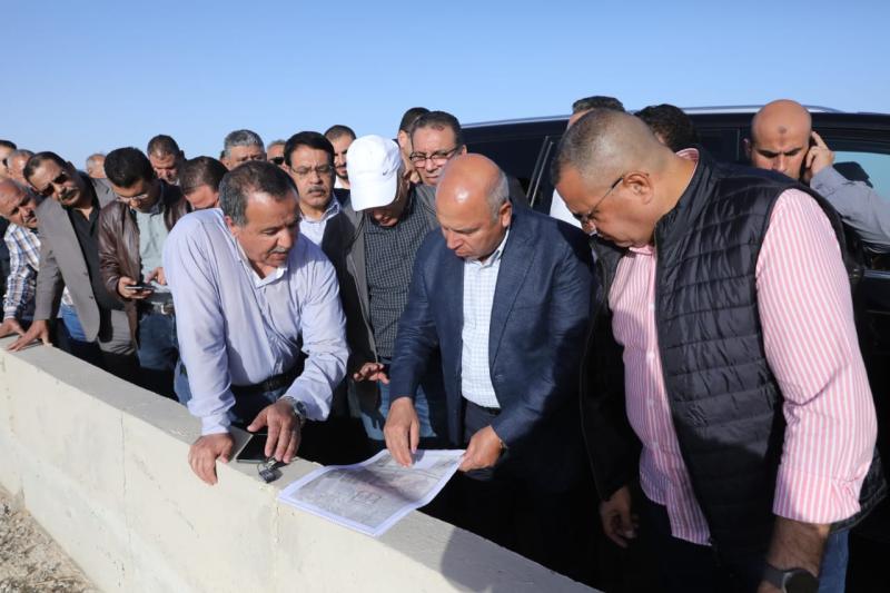 وزير النقل يتفقد مواقع العمل بالخط الثانى للقطار الكهربائى السريع