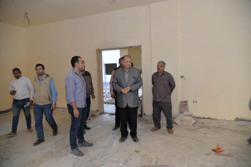 محافظ أسيوط يتفقد أعمال إنشاء مركز تنمية الأسرة والوحدة الصحية بقرية الزرابي بأبوتيج ضمن مشروعات المبادرة الرئاسية "حياة كريمة"  