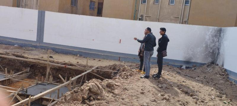   بدء أعمال صب خرسانة الأساسات لمجمع مواقف دلجا بديرمواس بالمنيا