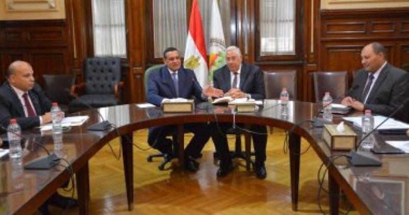 وزيرا الزراعة والتنمية المحلية