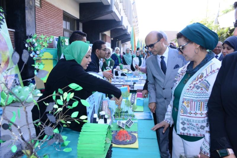 المنشاوى يبدأ  وقائع احتفالية جامعة أسيوط ومستقبلنا الاخضر بإطلاق سباق للدراجات وافتتاح معرض الكليات