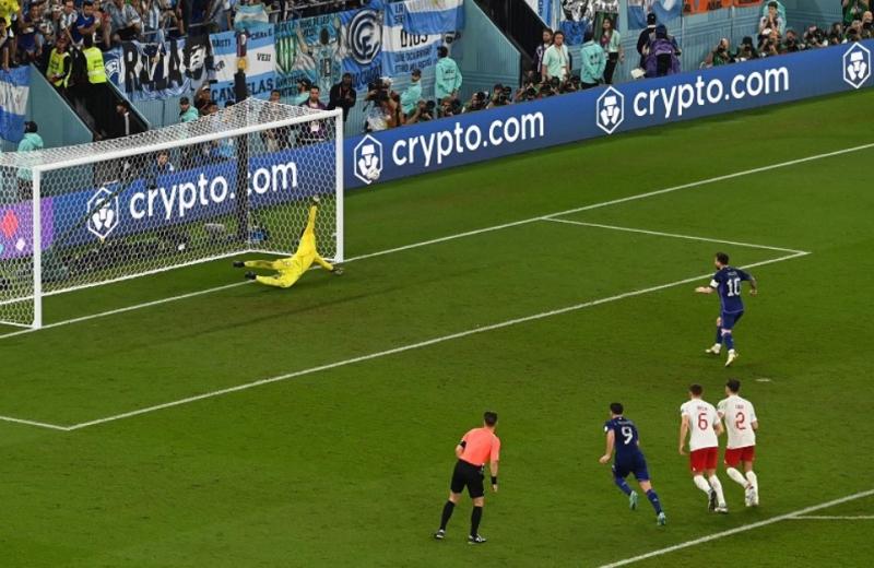 ميسي يهدر ركلة جزاء في مواجهة الأرجنتين وبولندا