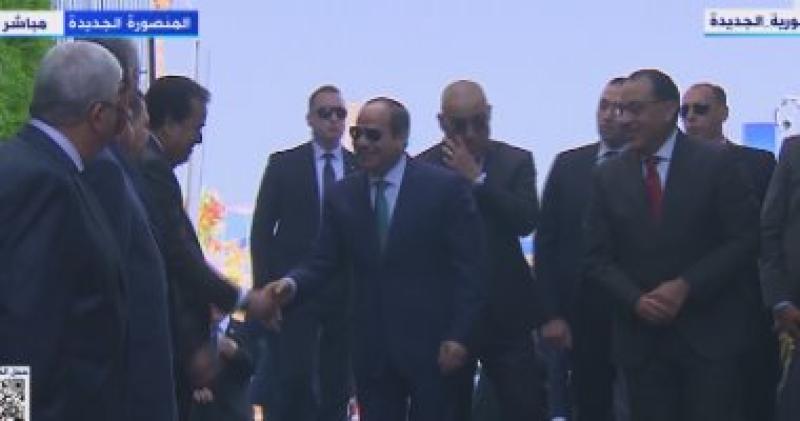 الرئيس السيسي يصل مقر افتتاح مدينة المنصورة الجديدة