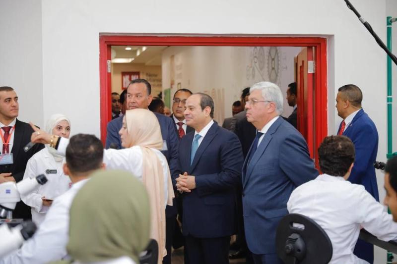 الرئيس السيسى يزور جامعة المنصورة الجديدة ويتفقد المدينة بعد افتتاح المرحلة الأولى