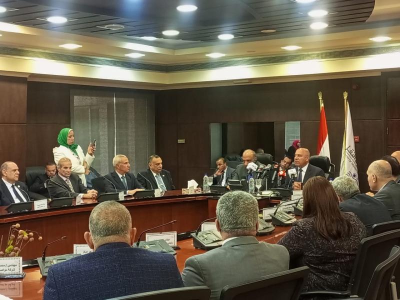 مؤتمر توقيع وزارة النقل عقد 100 أوتوبيس ترددي