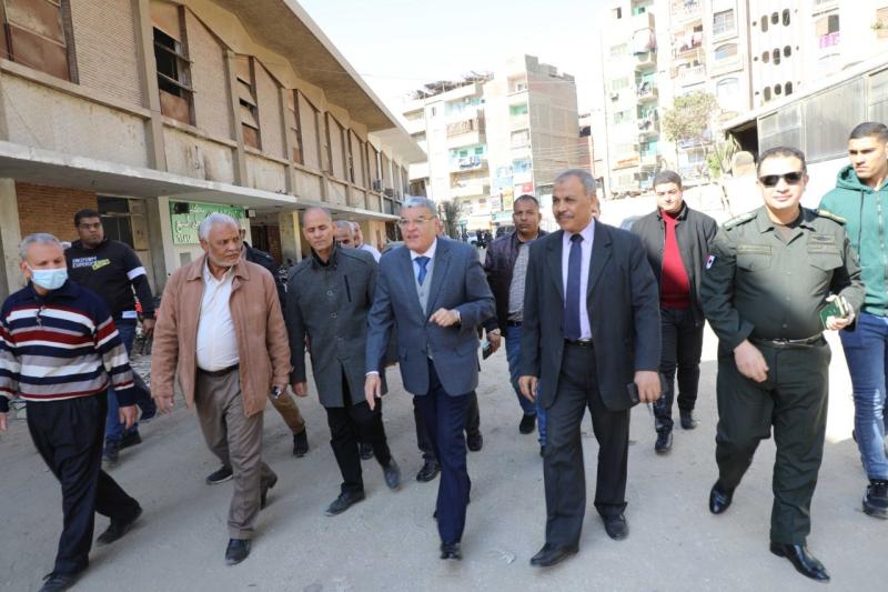 محافظ المنيا يتفقد عددا من الخدمات العامة بحي غرب المدينة