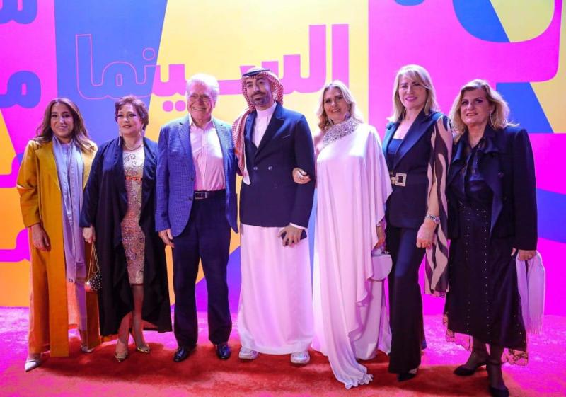 حسين فهمي ونخبه من الفنانيين من مهرجان البحر الاحمر 