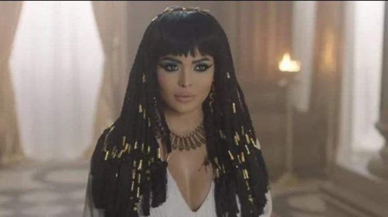 الفنانة اسماء جلال 