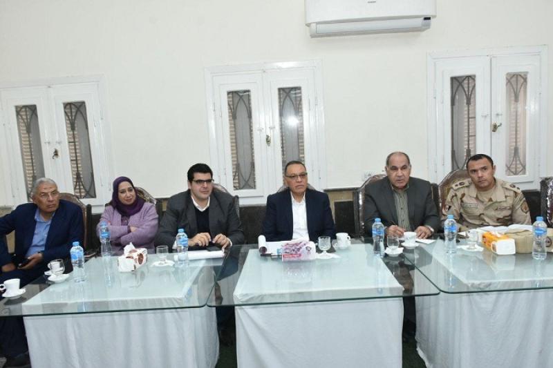 محافظ الشرقية يتابع موقف مشروعات "حياة كريمة " الجارية تنفيذها بالحسينية
