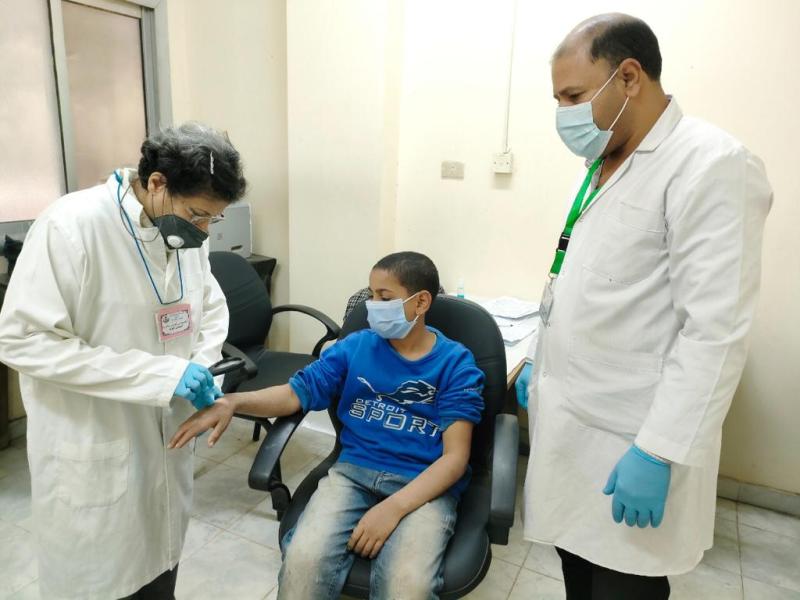 صحة المنيا تقدم الخدمات الطبية لـ 2055 حالة خلال قافلة بقرية دمشاو هاشم بمركز المنيا