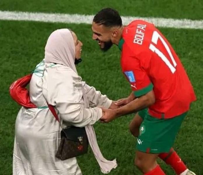 رقصة بوفال مع والدته