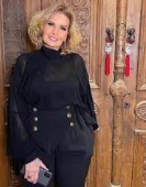 الفنانة يسرا 