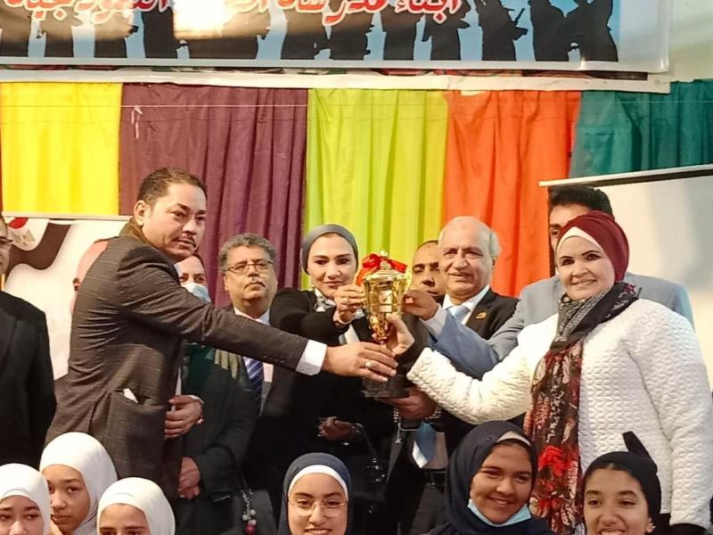 تكريم أوائل الطلبة 