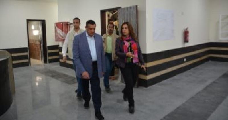 وزير التنمية المحلية ومحافظ دمياط خلال الجولة