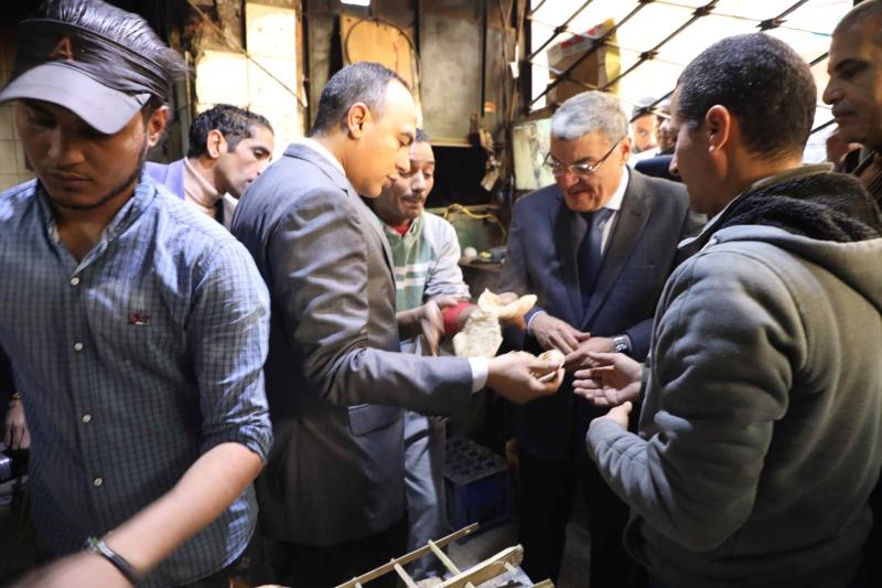 محافظ المنيا يقود حملة مكبرة لضبط الأسعار ورصد محتكري السلع الغذائية بمركز ملوي