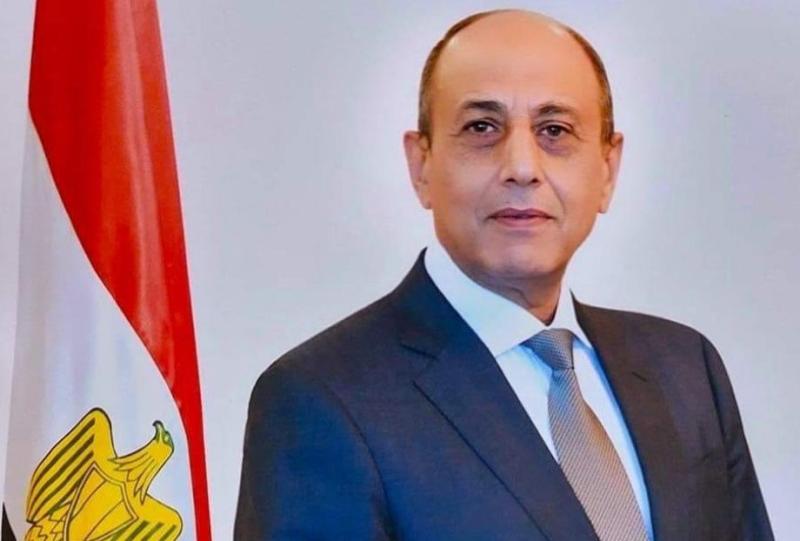 الفريق محمد عباس وزير الطيران المدني