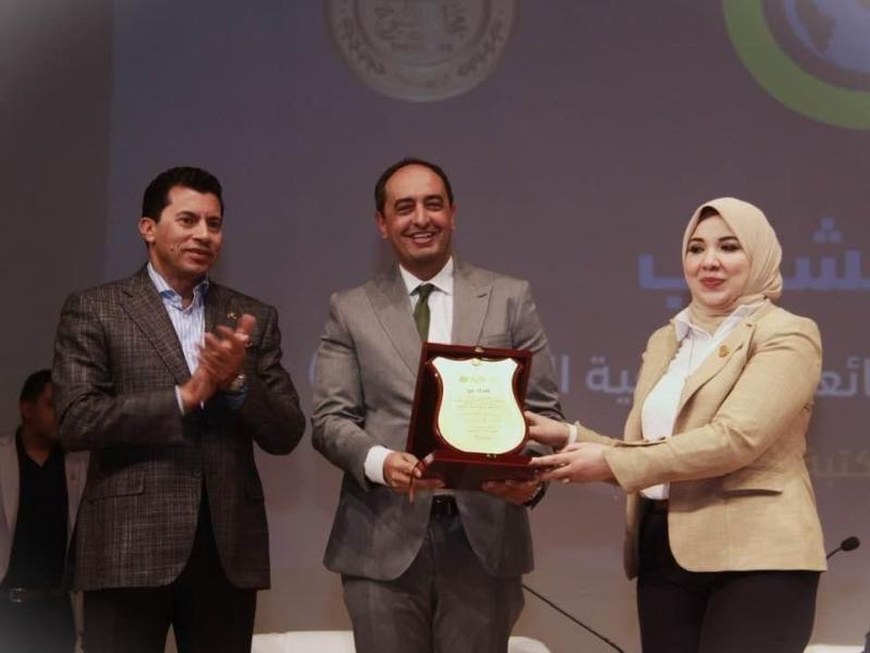 جانب من المشاركة في صالون رؤى الشباب