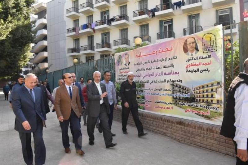 جانب من الزيارة