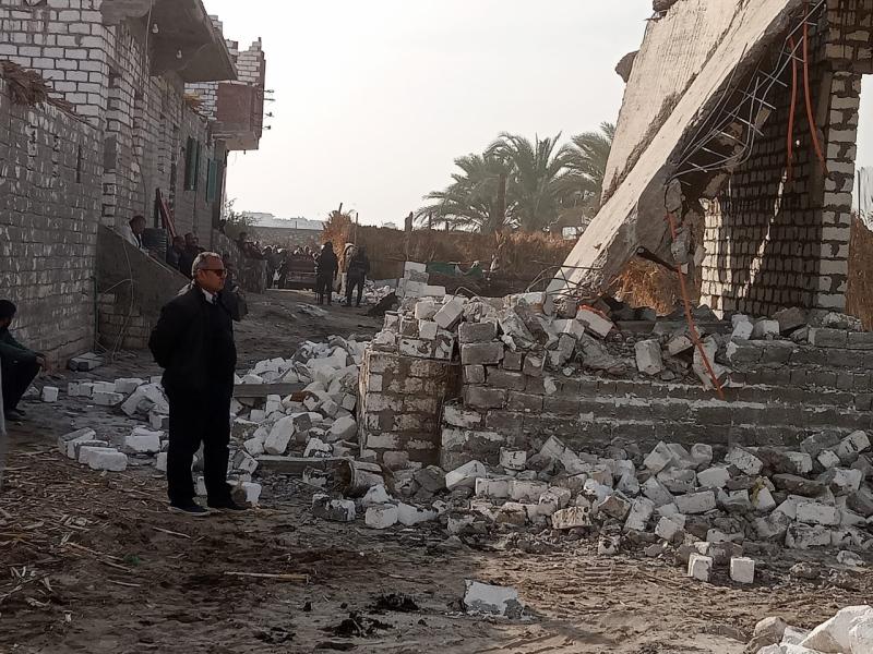مركز المنيا يزيل 15 حالة تعدي بالبناء على الأراضي الزراعية وأملاك الدولة