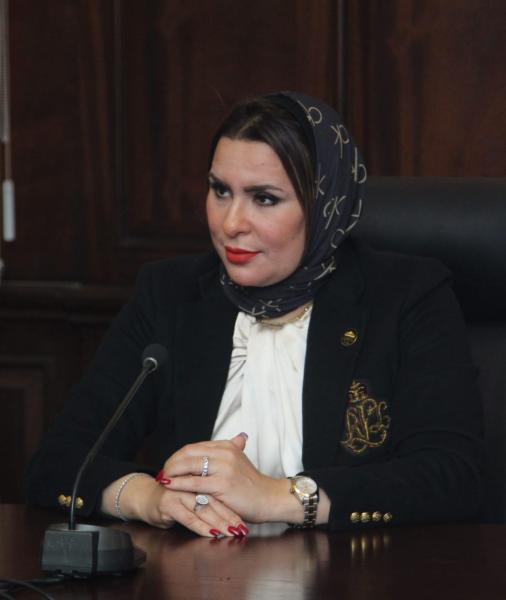 النائبة نفين الكاتب