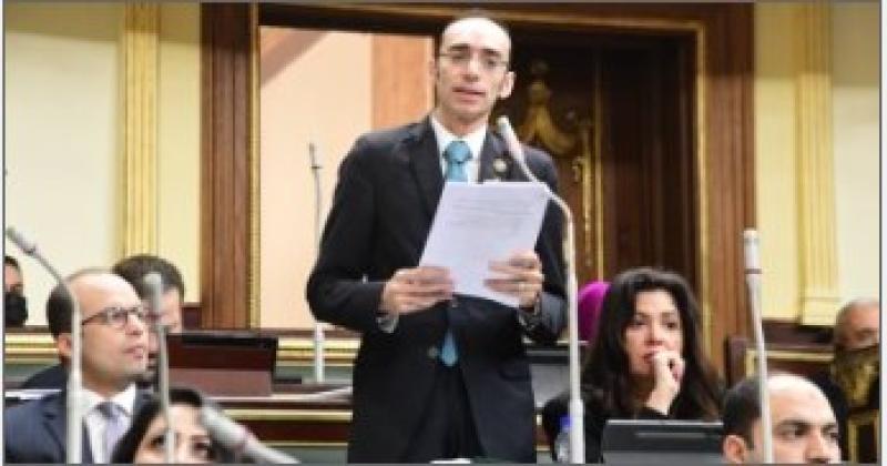 النائب محمد عبد العزيز 