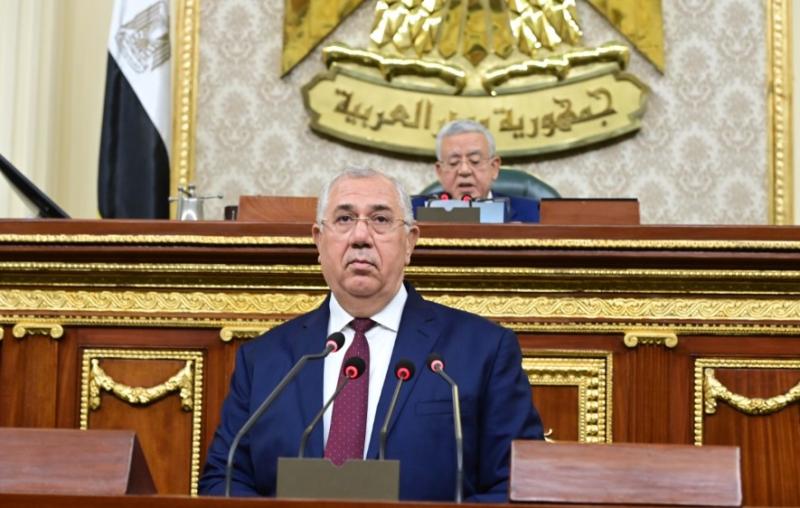  وزير الزراعة امام الجلسة العامة للبرلمان 