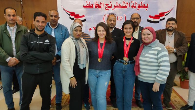 رئيس جامعة أسيوط يهنئ الطلاب الفائزين بالمراكز الأولى في بطولة الشطرنج الخاطف