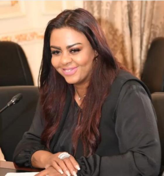 نيفين حمدي