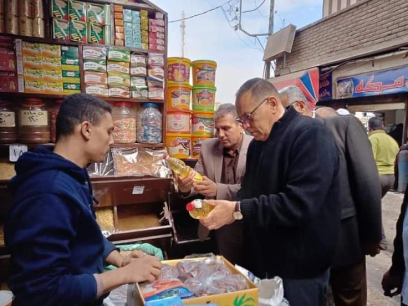 محافظ الشرقية يتفقد منافذ بيع السلع والمواد الغذائية بالزقازيق