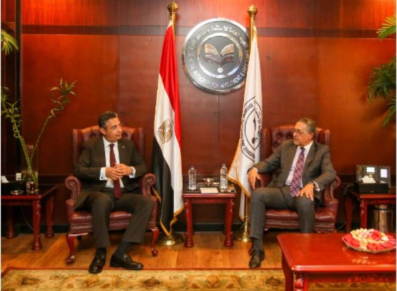 الأستاذ حسام هيبةوالدكتور شريف فاروق 