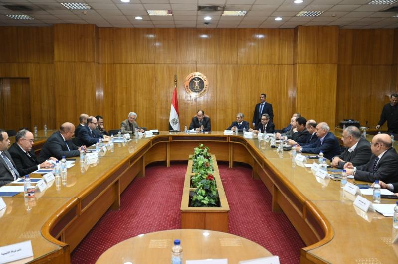 خلال الاجتماع