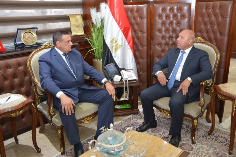 وزيرا النقل والتنمية المحلية