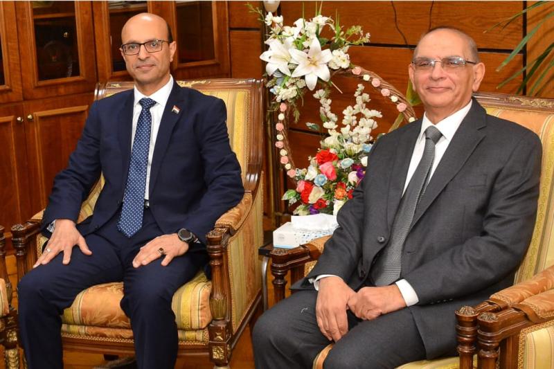 رئيس جامعة أسيوط يستقبل الدكتور حسين خالد وزير التعليم العالى الأسبق