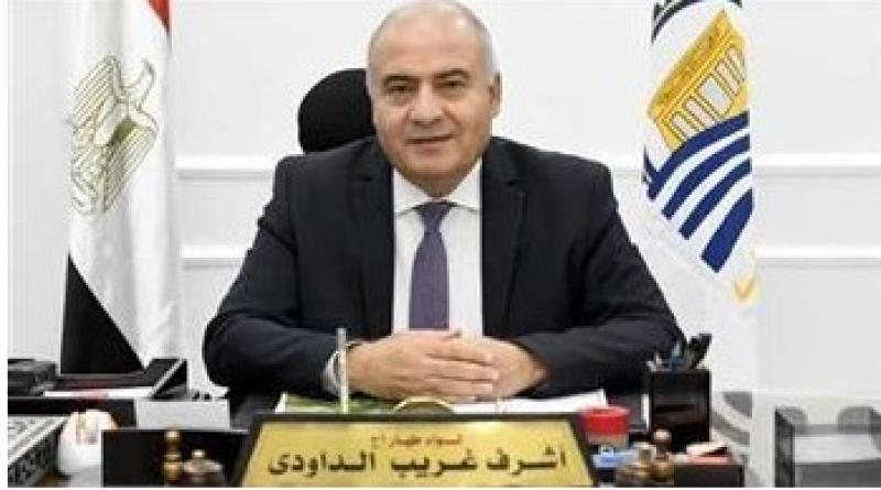 محافظ قنا
