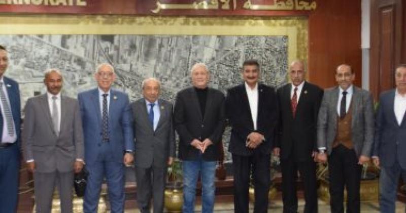 محافظ الأقصر يستقبل النقيب العام لمهندسي مصر