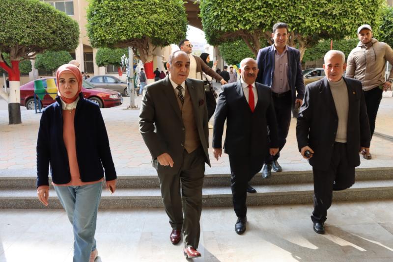 نائب رئيس جامعة الزقازيق يتفقد امتحانات الفصل الدراسى الأول بكلية علوم ذوى الإعاقة
