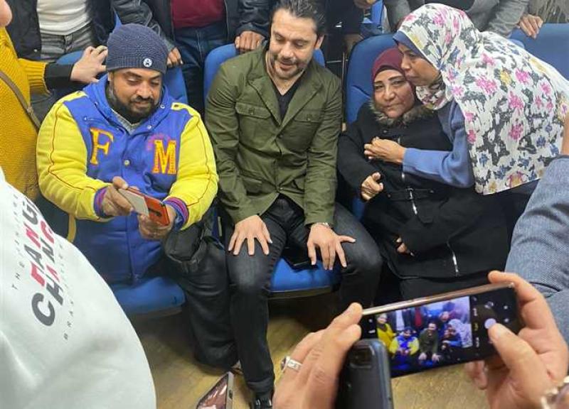 أحمد حسن يحتفل برأس السنة 2023 مع ذوي الهمم في المنيا 