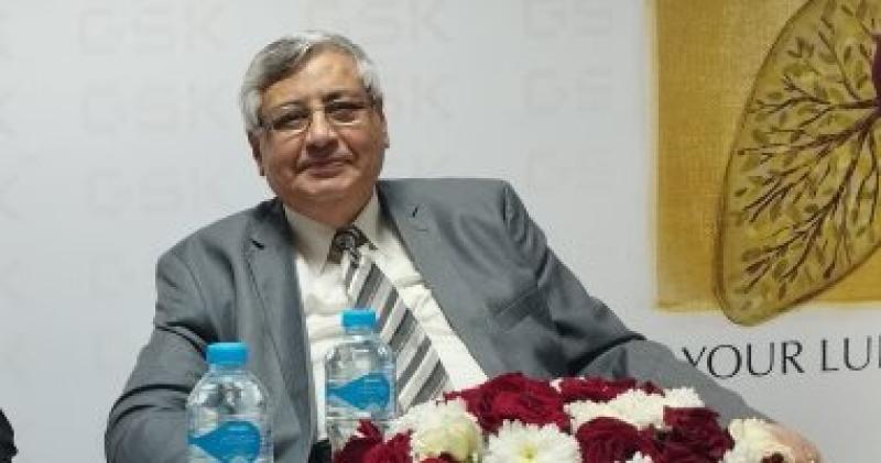  الدكتور محمد عوض تاج الدين 