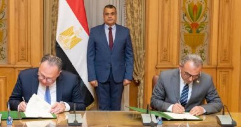 خلال التوقيع 