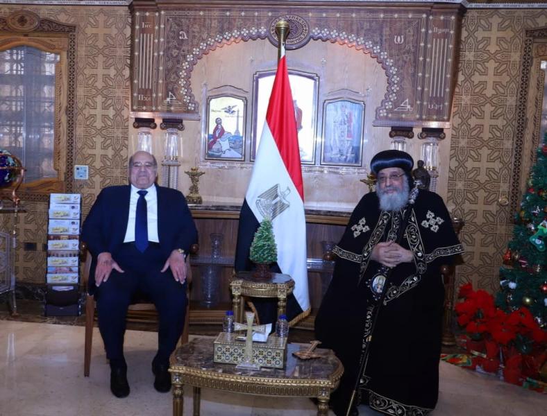 رئيس الشيوخ  داخل الكا تدرائية لتهنئة البابا  تواضرس للتهنئة بعيد الميلاد المجيد