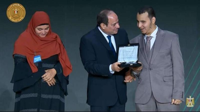 حلم الجنوبى العربي أول معيد كفيف في سوهاج تحقق بلقاء الرئيس