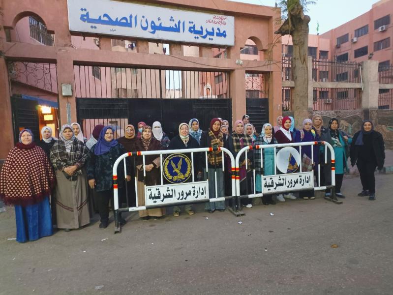  توقيع الكشف الطبي على  ٢٠٠٠ مواطن بالقافلة الطبية بالعاشر من رمضان