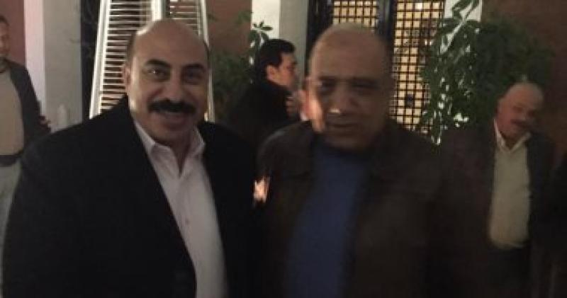 وزير قطاع الاعمال مع محافظ اسوان
